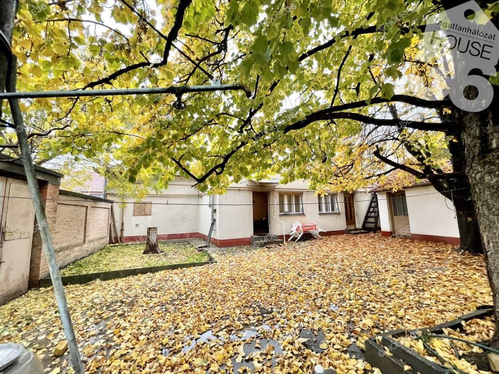 Kecskemét belvárosában 5 szobás családi ház garázzsal ELADÓ HOUSE36